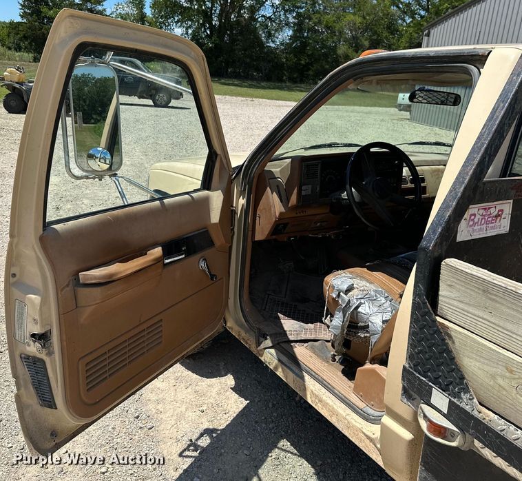 image for item ML9162 1991 Chevrolet K3500  dump flatbed pickup truck