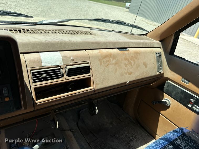 image for item ML9162 1991 Chevrolet K3500  dump flatbed pickup truck