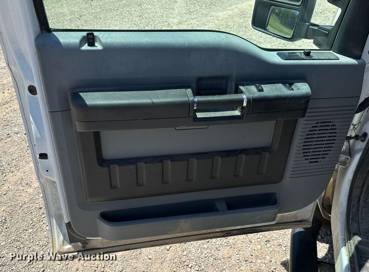 image for item ML9163 2011 Ford F250 Super Duty  pickup truck