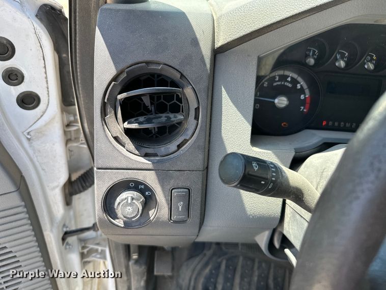 image for item ML9163 2011 Ford F250 Super Duty  pickup truck