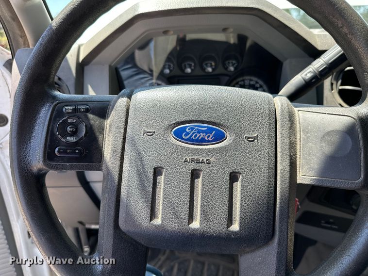 image for item ML9163 2011 Ford F250 Super Duty  pickup truck