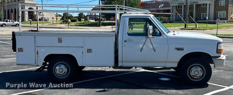 image for item ML9166 1995  Ford F250 XL  utility bed pickup truck