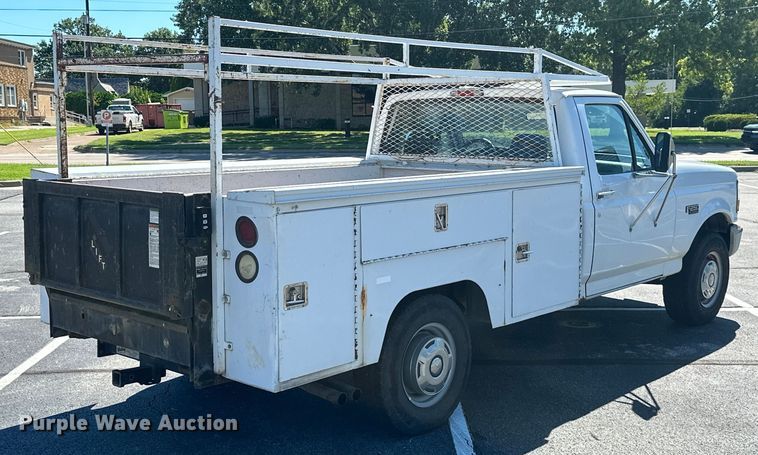 image for item ML9166 1995  Ford F250 XL  utility bed pickup truck