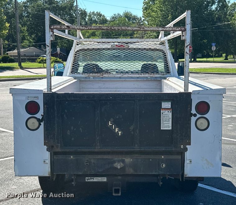 image for item ML9166 1995  Ford F250 XL  utility bed pickup truck