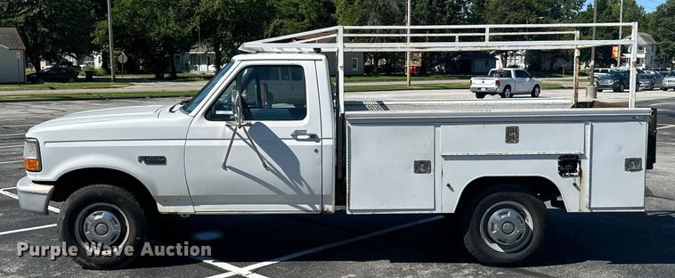 image for item ML9166 1995  Ford F250 XL  utility bed pickup truck