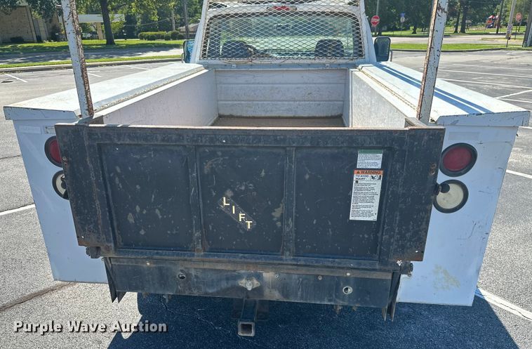 image for item ML9166 1995  Ford F250 XL  utility bed pickup truck