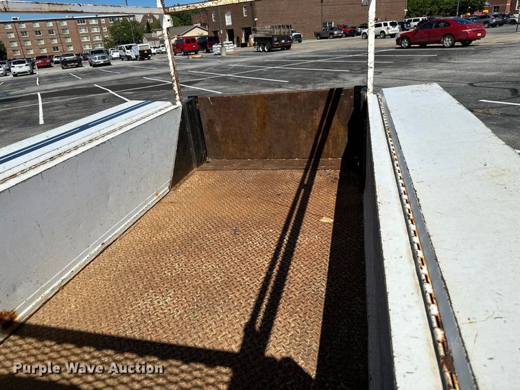 image for item ML9166 1995  Ford F250 XL  utility bed pickup truck