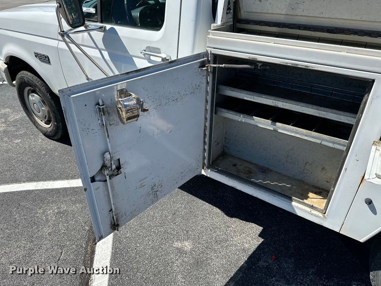 image for item ML9166 1995  Ford F250 XL  utility bed pickup truck