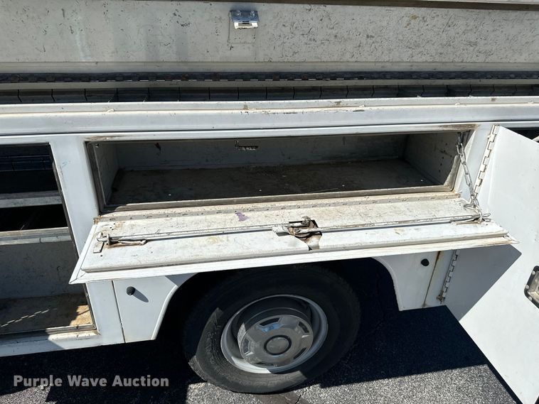 image for item ML9166 1995  Ford F250 XL  utility bed pickup truck