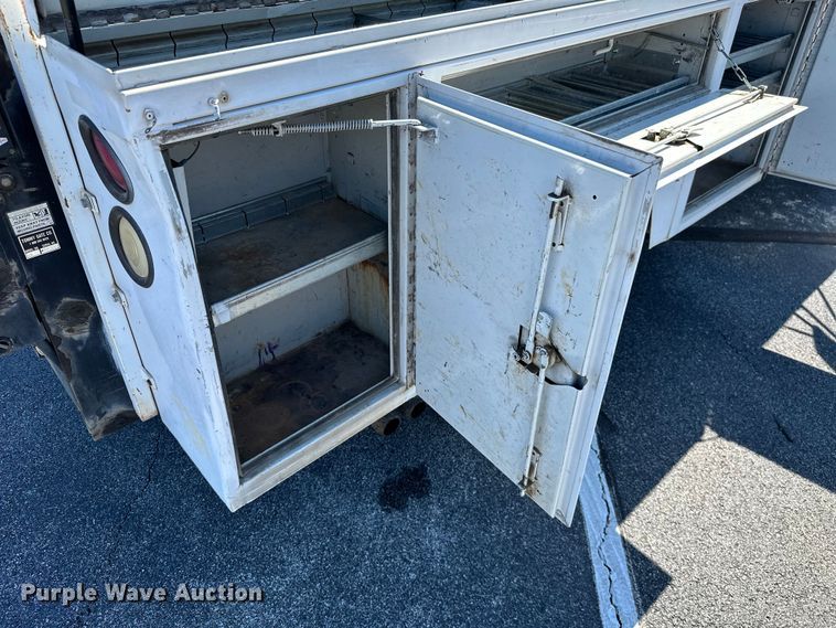 image for item ML9166 1995  Ford F250 XL  utility bed pickup truck