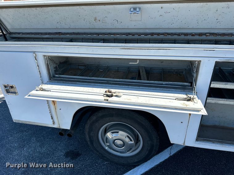 image for item ML9166 1995  Ford F250 XL  utility bed pickup truck