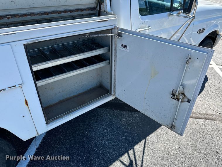 image for item ML9166 1995  Ford F250 XL  utility bed pickup truck