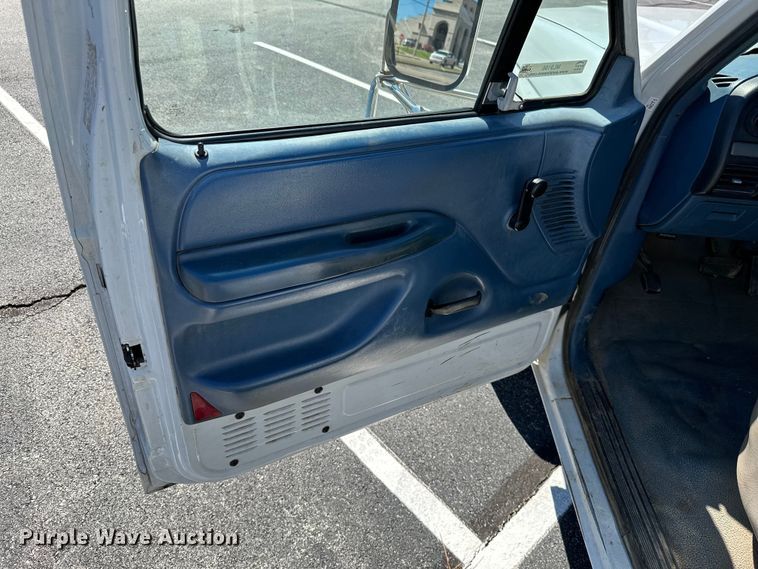 image for item ML9166 1995  Ford F250 XL  utility bed pickup truck