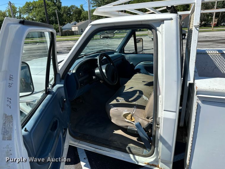 image for item ML9166 1995  Ford F250 XL  utility bed pickup truck