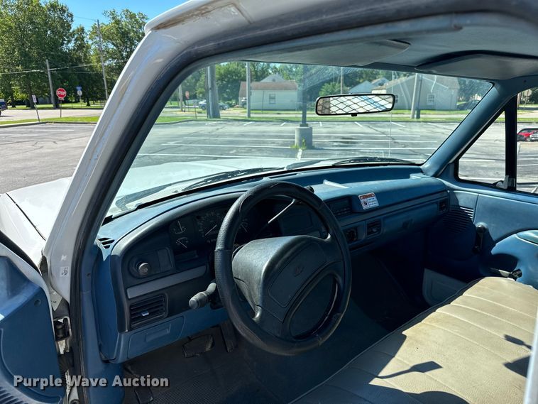 image for item ML9166 1995  Ford F250 XL  utility bed pickup truck