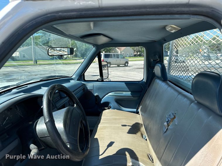 image for item ML9166 1995  Ford F250 XL  utility bed pickup truck