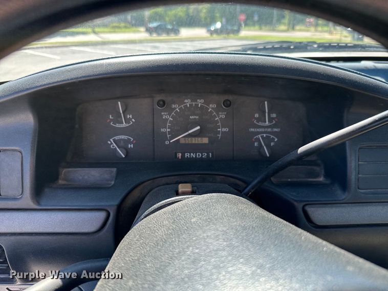 image for item ML9166 1995  Ford F250 XL  utility bed pickup truck