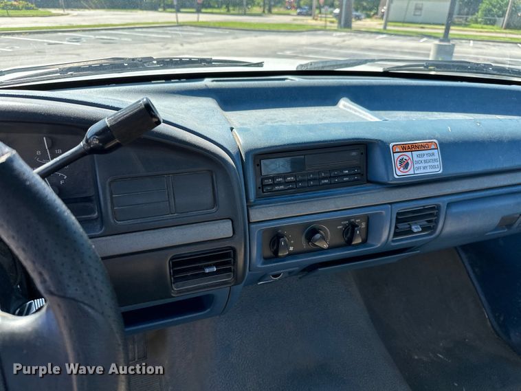 image for item ML9166 1995  Ford F250 XL  utility bed pickup truck