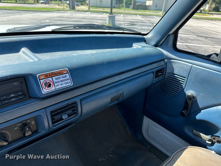 image for item ML9166 1995  Ford F250 XL  utility bed pickup truck