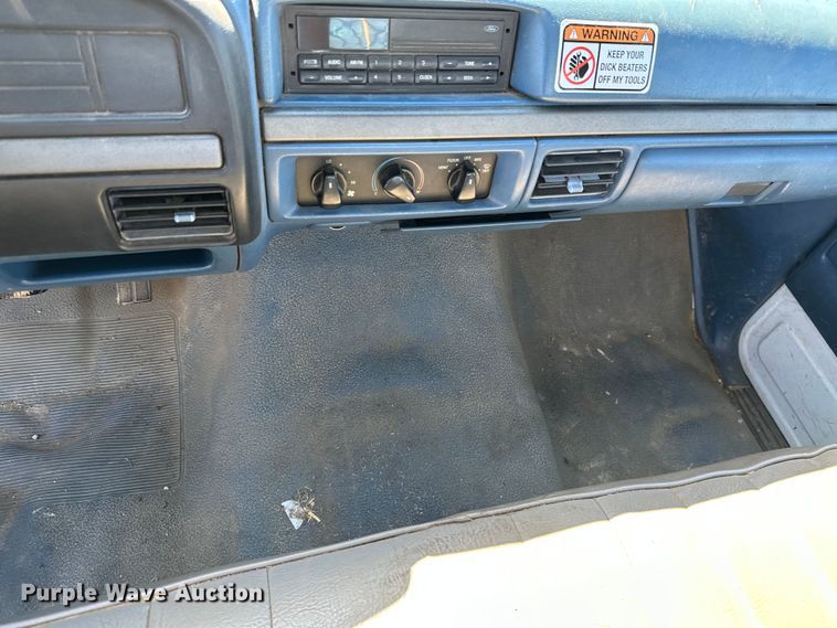 image for item ML9166 1995  Ford F250 XL  utility bed pickup truck