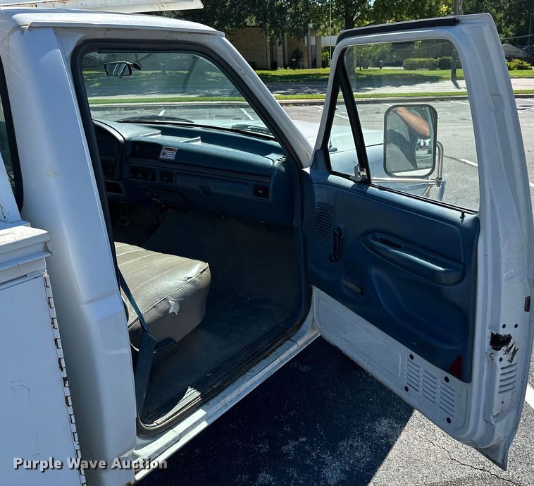 image for item ML9166 1995  Ford F250 XL  utility bed pickup truck