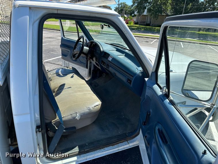 image for item ML9166 1995  Ford F250 XL  utility bed pickup truck
