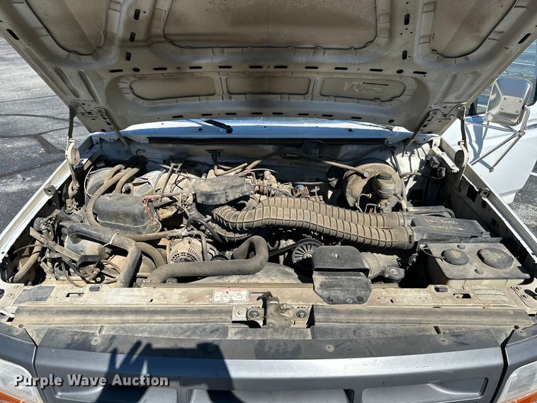 image for item ML9166 1995  Ford F250 XL  utility bed pickup truck