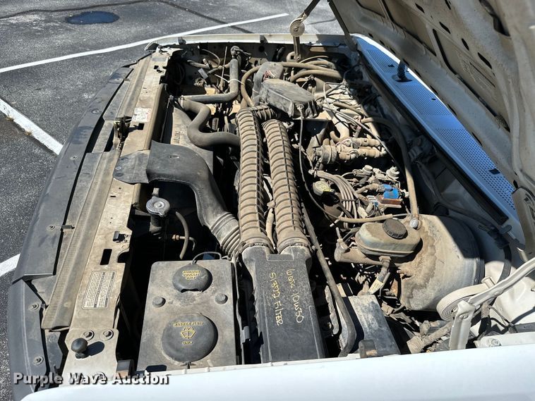 image for item ML9166 1995  Ford F250 XL  utility bed pickup truck