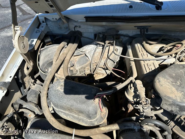 image for item ML9166 1995  Ford F250 XL  utility bed pickup truck