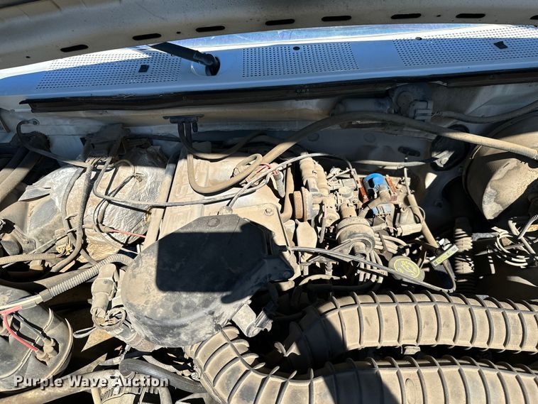 image for item ML9166 1995  Ford F250 XL  utility bed pickup truck