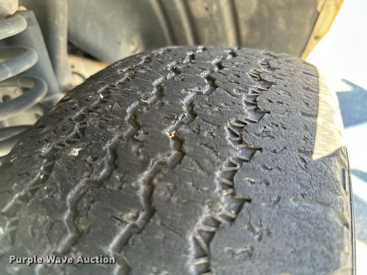 image for item ML9166 1995  Ford F250 XL  utility bed pickup truck