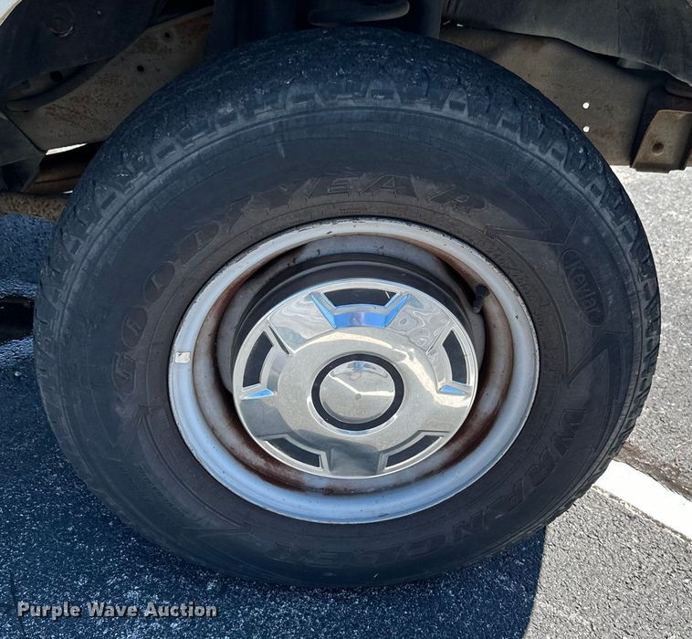 image for item ML9166 1995  Ford F250 XL  utility bed pickup truck