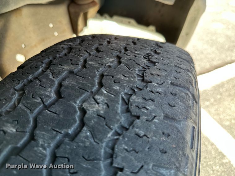 image for item ML9166 1995  Ford F250 XL  utility bed pickup truck