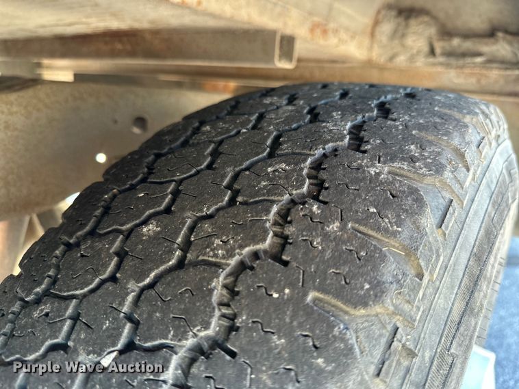 image for item ML9166 1995  Ford F250 XL  utility bed pickup truck