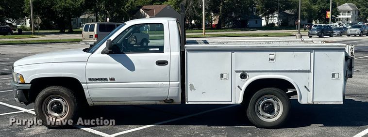 image for item ML9167 2001 Dodge Ram 1500  utility bed pickup truck