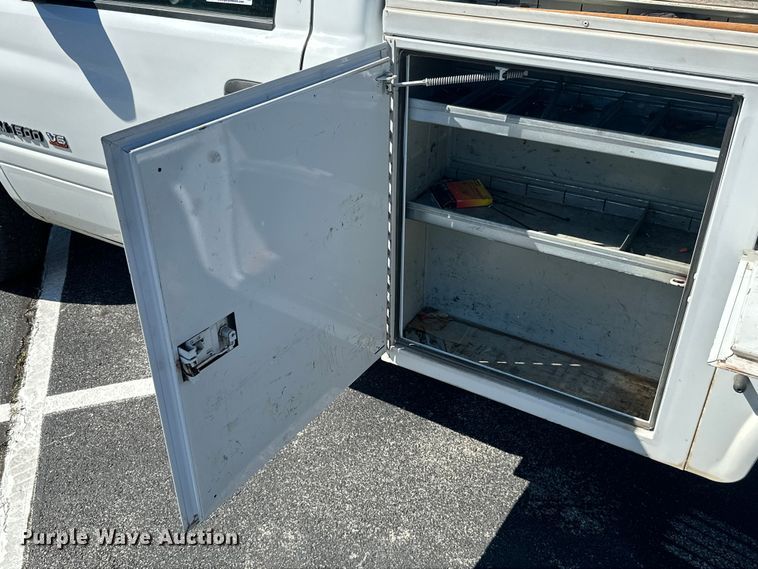 image for item ML9167 2001 Dodge Ram 1500  utility bed pickup truck