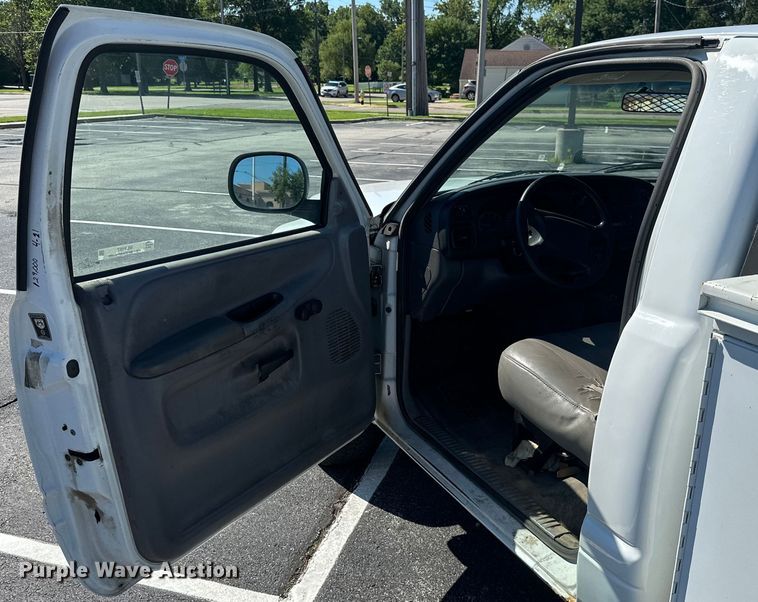 image for item ML9167 2001 Dodge Ram 1500  utility bed pickup truck