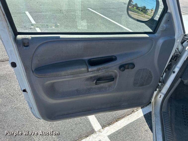 image for item ML9167 2001 Dodge Ram 1500  utility bed pickup truck