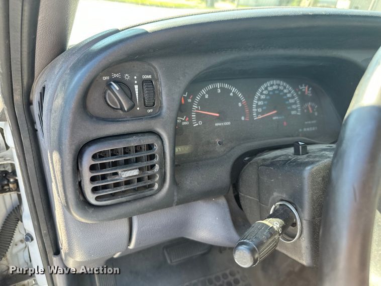 image for item ML9167 2001 Dodge Ram 1500  utility bed pickup truck