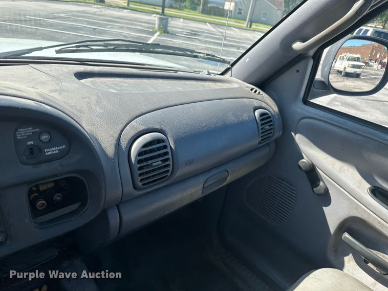 image for item ML9167 2001 Dodge Ram 1500  utility bed pickup truck