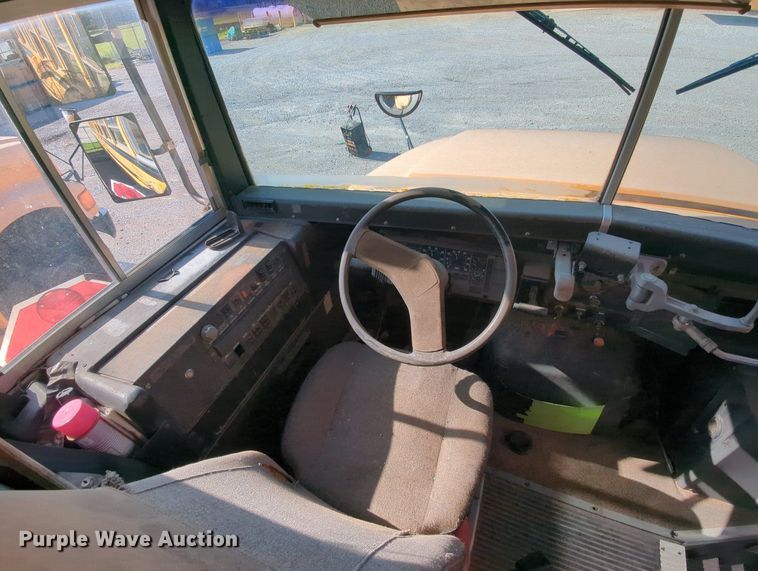 image for item MY9493 1995 Thomas Built 3800  school bus