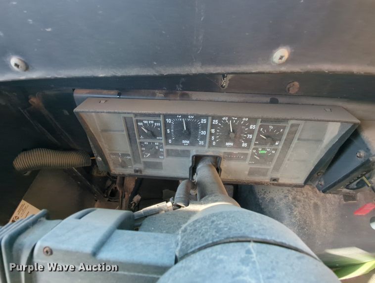 image for item MY9493 1995 Thomas Built 3800  school bus