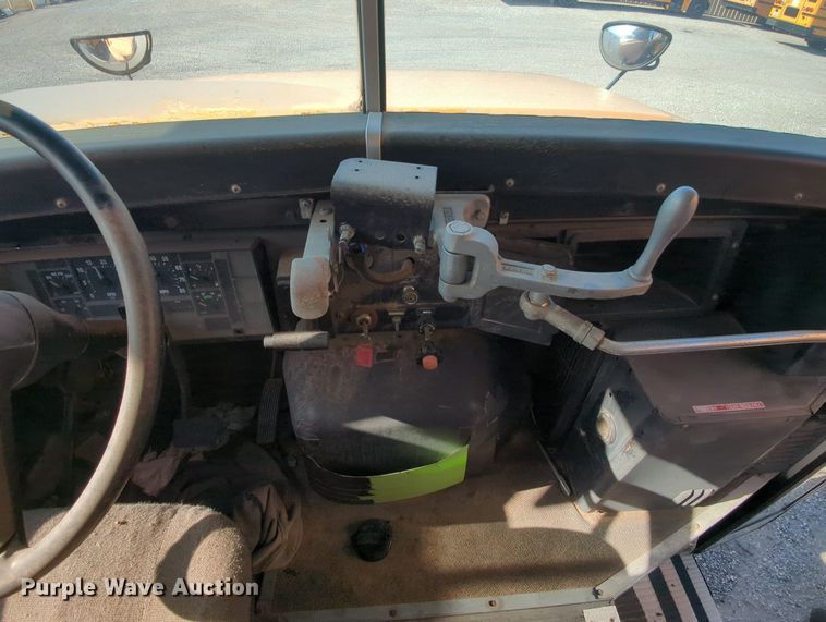 image for item MY9493 1995 Thomas Built 3800  school bus