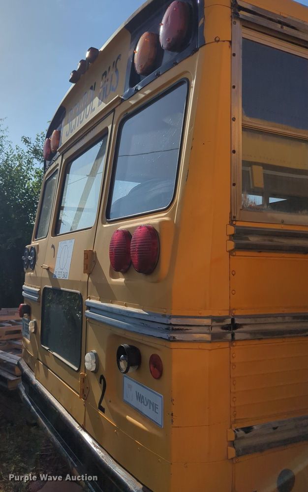 image for item MY9494 1991 International 3800  school bus