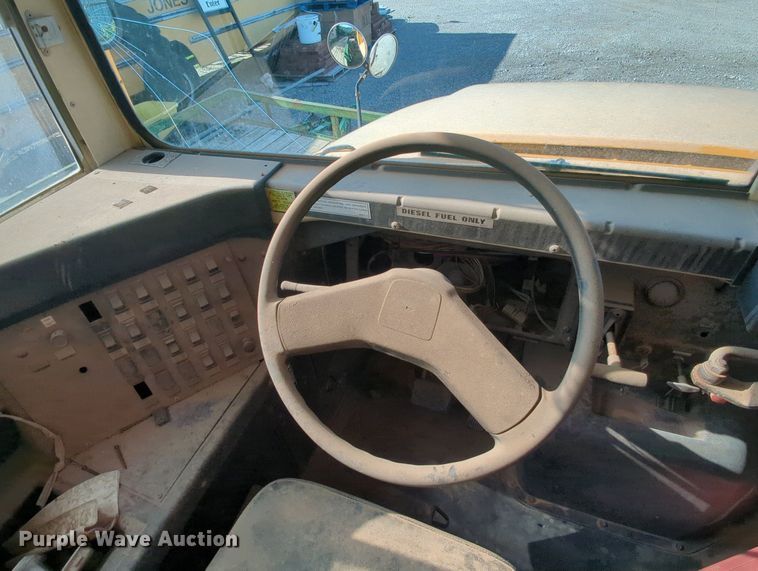 image for item MY9494 1991 International 3800  school bus