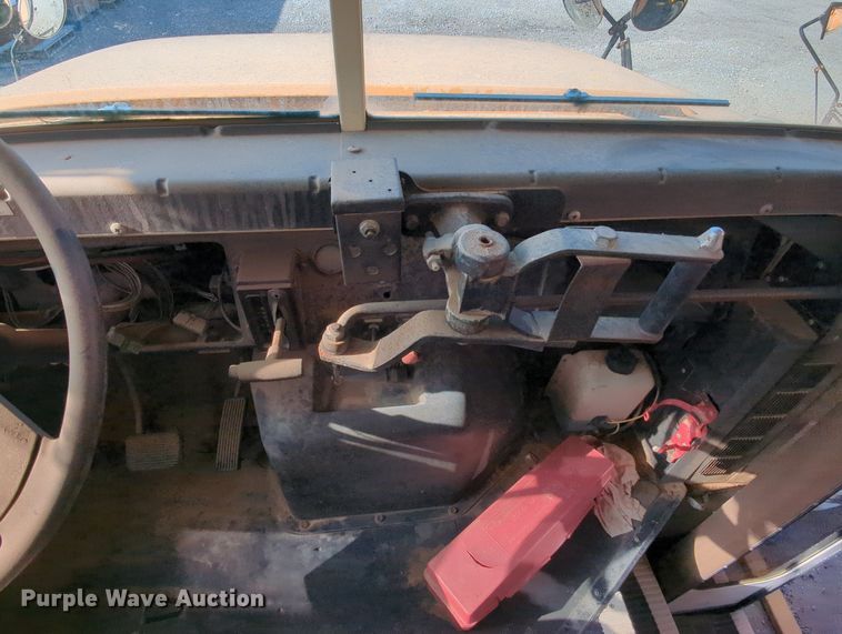 image for item MY9494 1991 International 3800  school bus