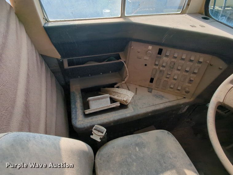 image for item MY9494 1991 International 3800  school bus