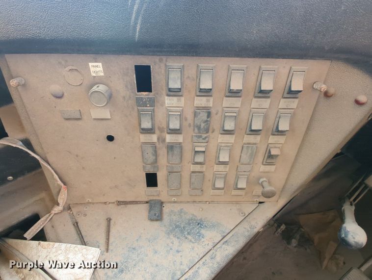 image for item MY9494 1991 International 3800  school bus