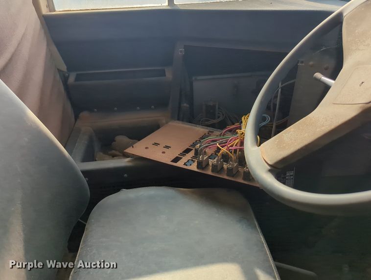 image for item MY9495 1991 International 3800  school bus