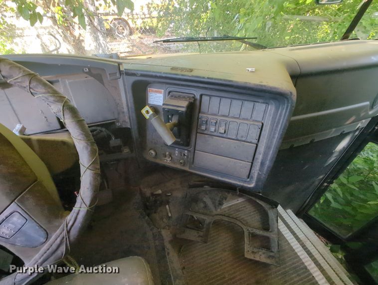 image for item MY9496 2005 International CE  school bus